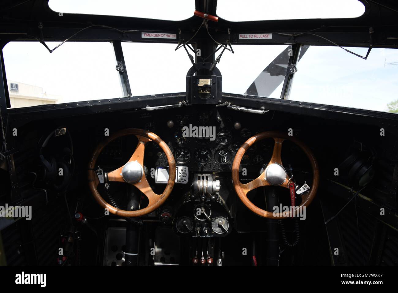 Un aeromobile Ford Trimotore fa una sosta programmata all'aeroporto Sioux City Gateway di Sioux City Iowa, 14 maggio 2022. L'aereo 1928 è di proprietà e gestito dalla Experimental Aircraft Association che ha offerto corse al pubblico. Foto Stock