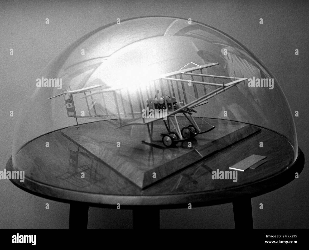 Un modello di un Farman francese del 1910, il primo aereo militare acquisito dalla Repubblica Argentina. Paese: Sconosciuto Foto Stock