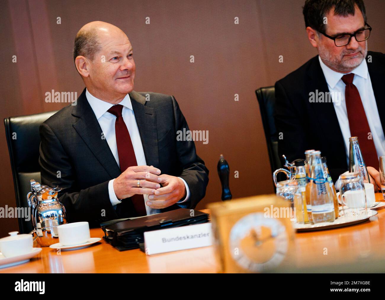 Berlino, Germania. 11th Jan, 2023. OLAF Scholz (DOCUP), Cancelliere federale, e Wolfgang Schmidt (DOCUP), capo della Cancelleria federale, riuniti nella riunione settimanale del gabinetto del governo federale nella Cancelleria federale di Berlino. 01/11/2023. Credit: dpa Picture Alliance/Alamy Live News Foto Stock