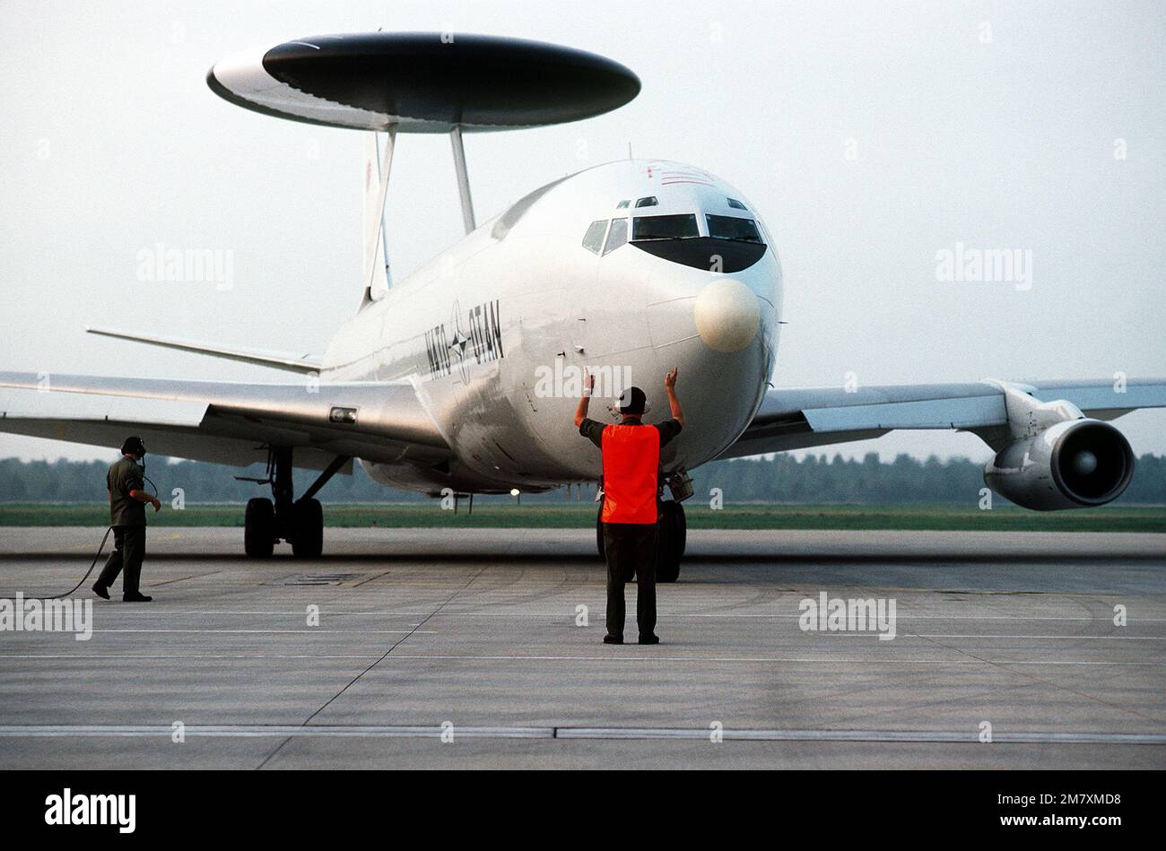 Vista frontale destra di un aeromobile e-3A Airborne Warning and Control System (AWACS) sul 67th Aerospace Rescue and Recovery Squadron, RAF Woodbridge. Paese: Germania / Germania (DEU) Foto Stock