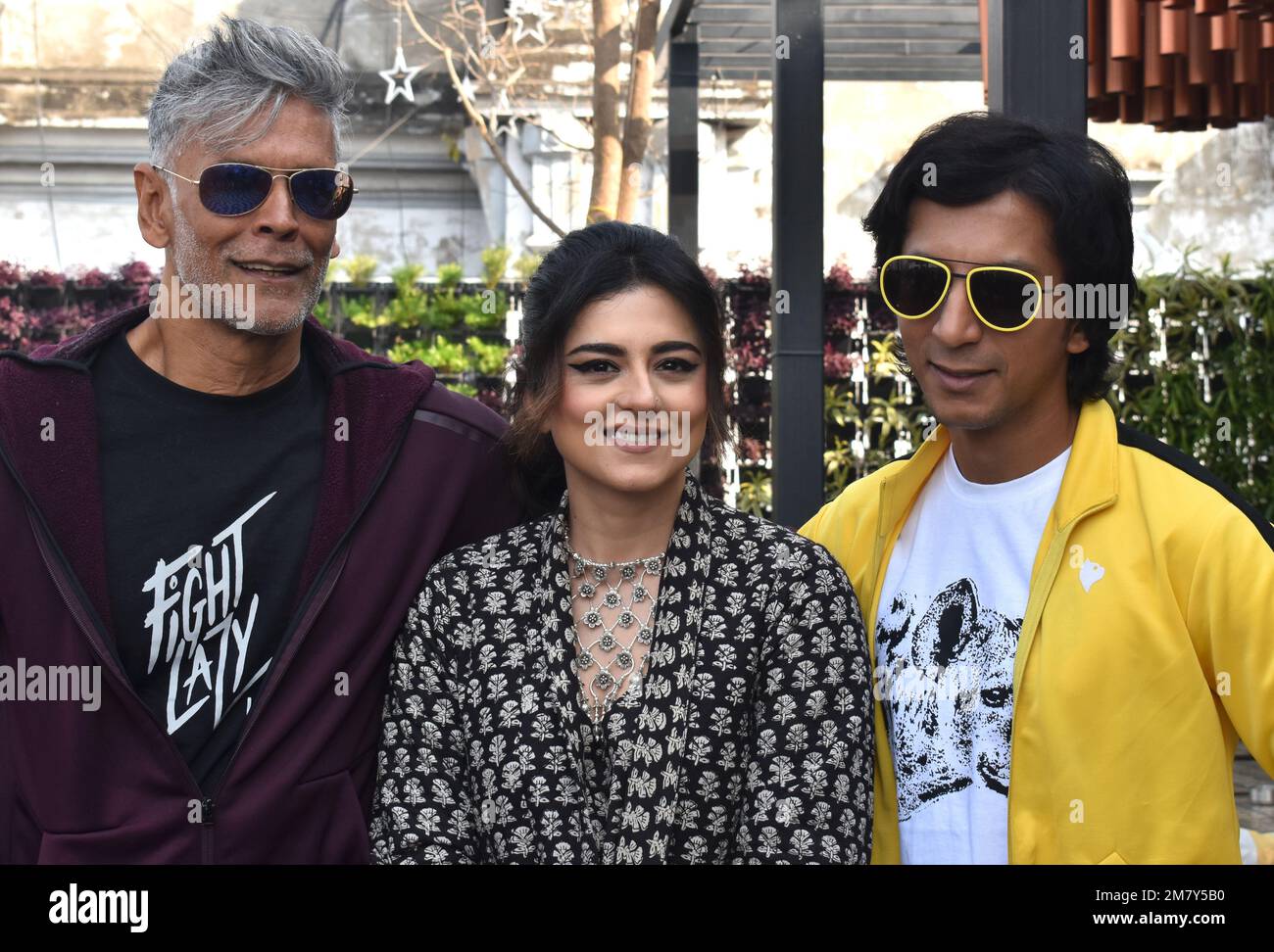 11 gennaio 2023, Kolkata, Bengala Occidentale, India: Conferenza stampa del prossimo film di Bollywood ''Lakadbaggha' tenuto a Roots. L'attore Anushman JHA, Milinnd Soman e l'attrice Ridhi Dogra erano presenti. È il primo film d'azione indiano su un vigilante. (Credit Image: © Sayantan Chakraborty/Pacific Press via ZUMA Press Wire) SOLO PER USO EDITORIALE! Non per USO commerciale! Foto Stock