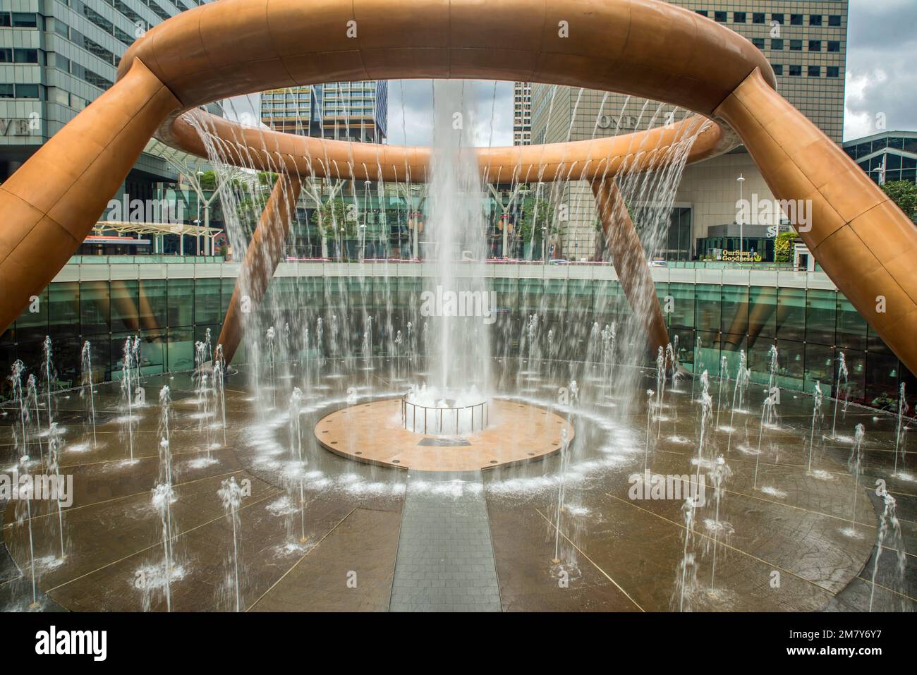 The Fountain of Wealth, situato nel centro commerciale Suntec City di Singapore, Singapore, Asia Foto Stock