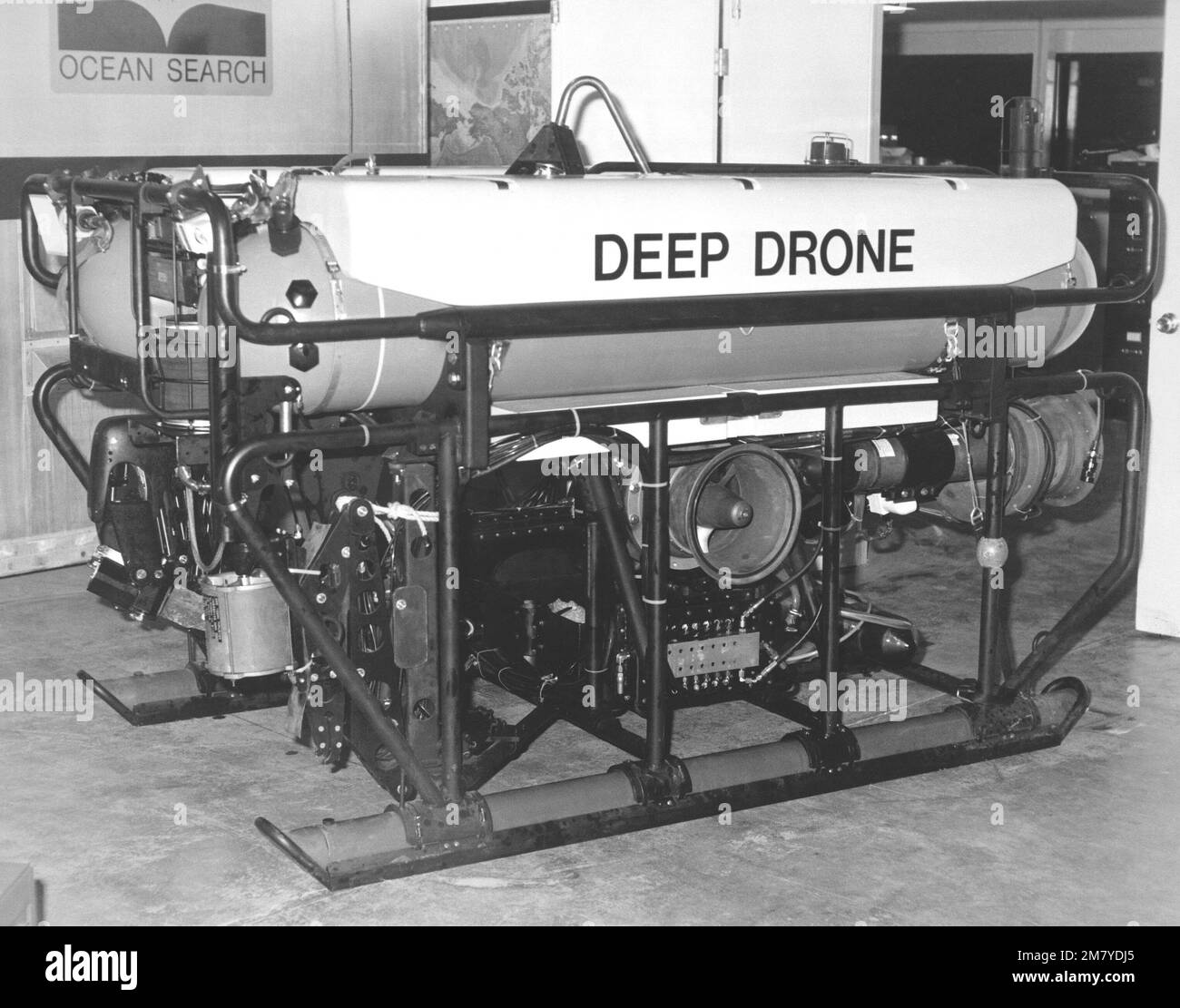 Una vista del drone profondo, di proprietà e gestito dal Supervisore di Salvage, Naval Sea Systems Command. Questo veicolo, utilizzato per la ricerca di piccole aree, l'ispezione e il salvataggio profondo oceano, è stato recentemente utilizzato durante le operazioni di salvataggio per il velivere coreano abbattuto. Paese: Sconosciuto Foto Stock