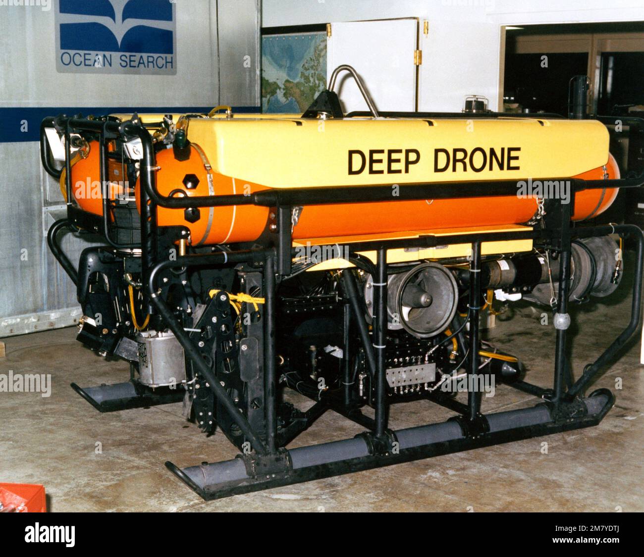 Una vista del drone profondo, di proprietà e gestito dal Supervisore di Salvage, Naval Sea Systems Command. Questo veicolo, utilizzato per la ricerca di piccole aree, l'ispezione e il salvataggio profondo oceano, è stato recentemente utilizzato durante le operazioni di salvataggio per il velivere coreano abbattuto. Paese: Sconosciuto Foto Stock