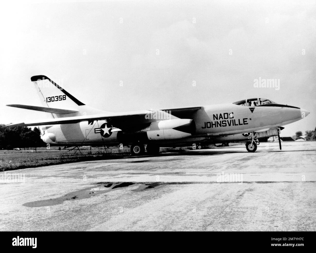 Vista laterale destra di un aereo Skywarrior Douglas A3D-1P parcheggiato. Base: NDC, Johnstown Stato: Pennsylvania (PA) Nazione: Stati Uniti d'America (USA) Foto Stock