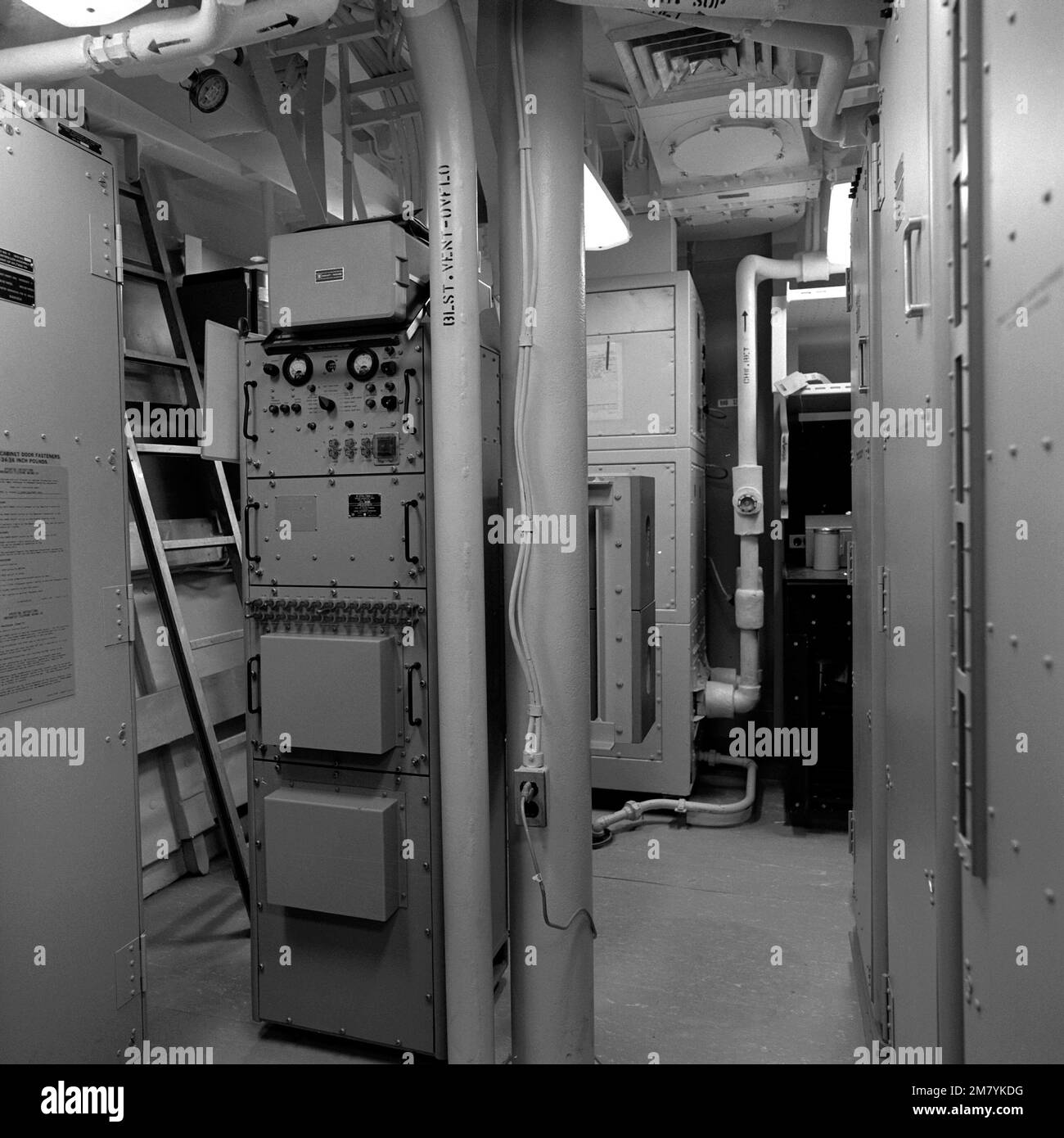 La sala equipaggiamento sonar a bordo della fregata missilistica guidata UNDERWOOD (FFG-36). La nave è completa al 100%. Base: Bath Stato: Maine (ME) Nazione: Stati Uniti d'America (USA) Foto Stock