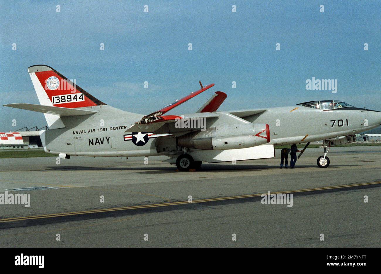 Vista laterale destra di un aereo Skywarrior KA-3B parcheggiato. L'aeromobile sarà utilizzato dal neoistituito Tactical Electronic Warfare Squadron 34 (VAQ-34). Base: Naval Air Station, Point Mugu Stato: California (CA) Paese: Stati Uniti d'America (USA) Foto Stock