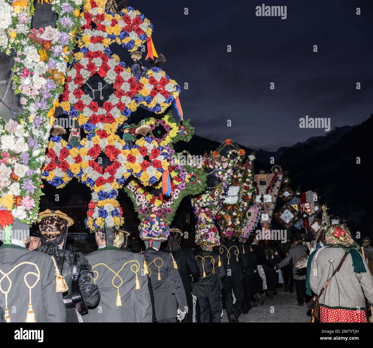 La mattina presto perchten marcia nella Valle austriaca Gastein Foto Stock