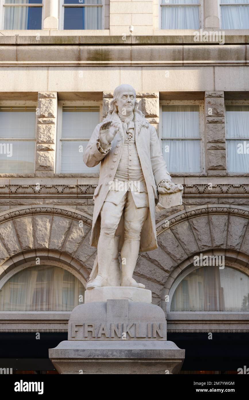 Statua di Benjamin Franklin a Washington, D.C., USA. Statua storica all'esterno dell'Old Post Office Pavilion. Foto Stock