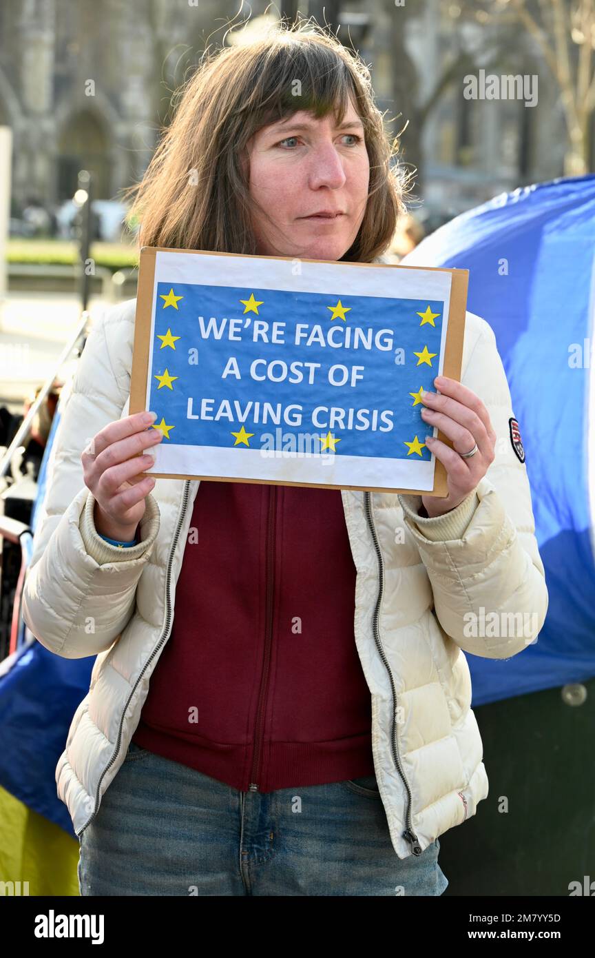 Londra, Regno Unito. Gli attivisti hanno manifestato contro il governo conservatore e il crescente costo della Brexit. Parliament Square, Westminster. Foto Stock