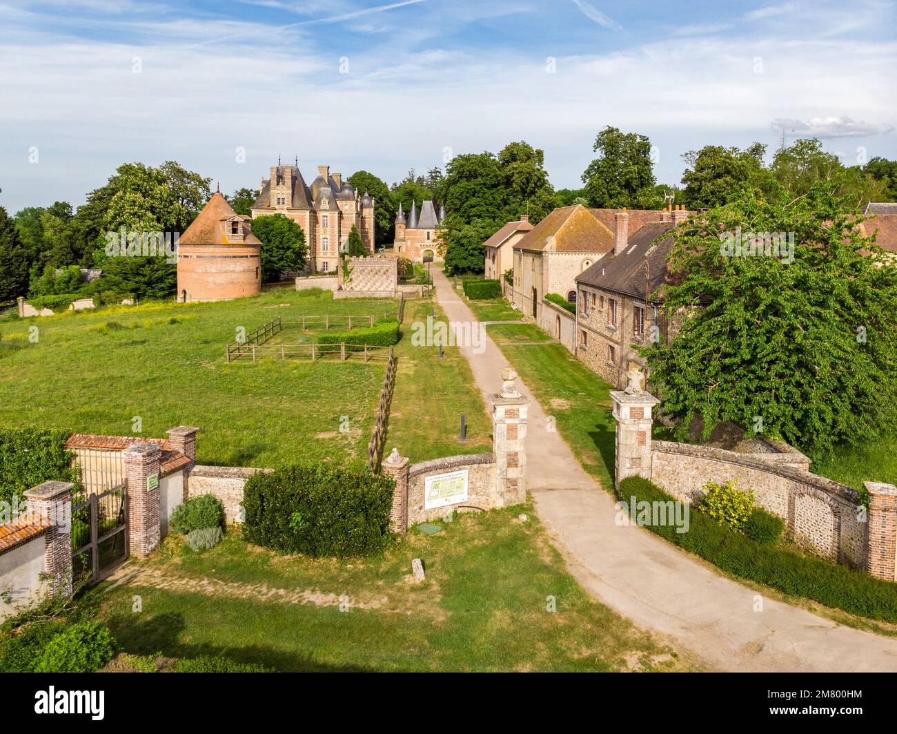 IL 16TH ° SECOLO CHATEAU DE CHAMBRAY, ELENCATO COME UN MONUMENTO STORICO FRANCESE, OSPITA LA SCUOLA AGRICOLA, MESNIL-SUR-ITON, EURE, NORMANDIA, FRANCIA Foto Stock