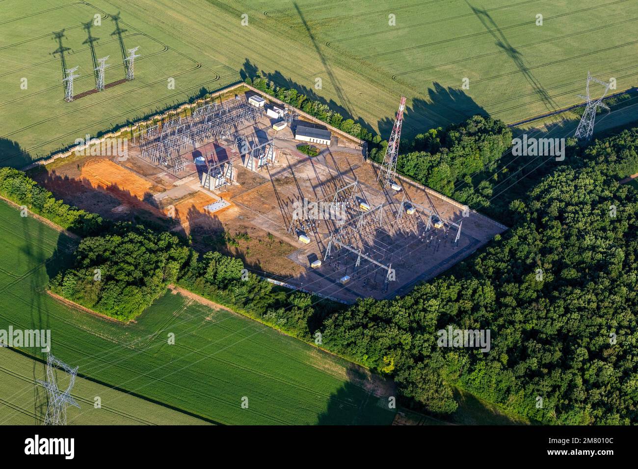 STAZIONE DI COLLEGAMENTO ELETTRICA, FERRIERES-HAUT-CLOCHER, EURE, NORMANDIA, FRANCIA Foto Stock