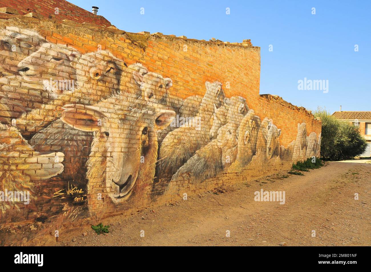 Graffiti creativi dedicati al festival di murales e arte rurale a Penelles, Lleida, Catalogna, Spagna Foto Stock