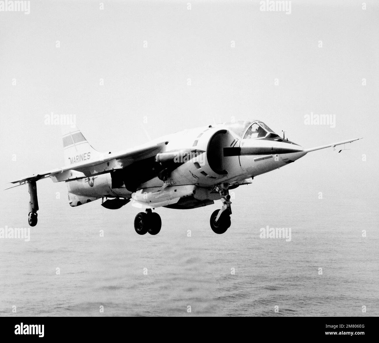 Vista laterale destra di un aeromobile AV-8C Harrier sottoposto a un programma di valutazione di prova. Paese: Sconosciuto Foto Stock