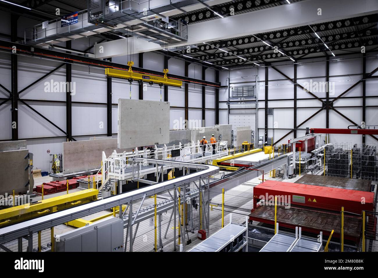 HERENVEEN - i componenti prefabbricati per le case sono fabbricati in una fabbrica di case prefabbricate. Fino al 2030 incluso, devono essere costruite più di 900.000 case. Le case prefabbricate svolgono un ruolo importante in questo. ANP RAMON VAN FLYMEN olanda fuori - belgio fuori Foto Stock