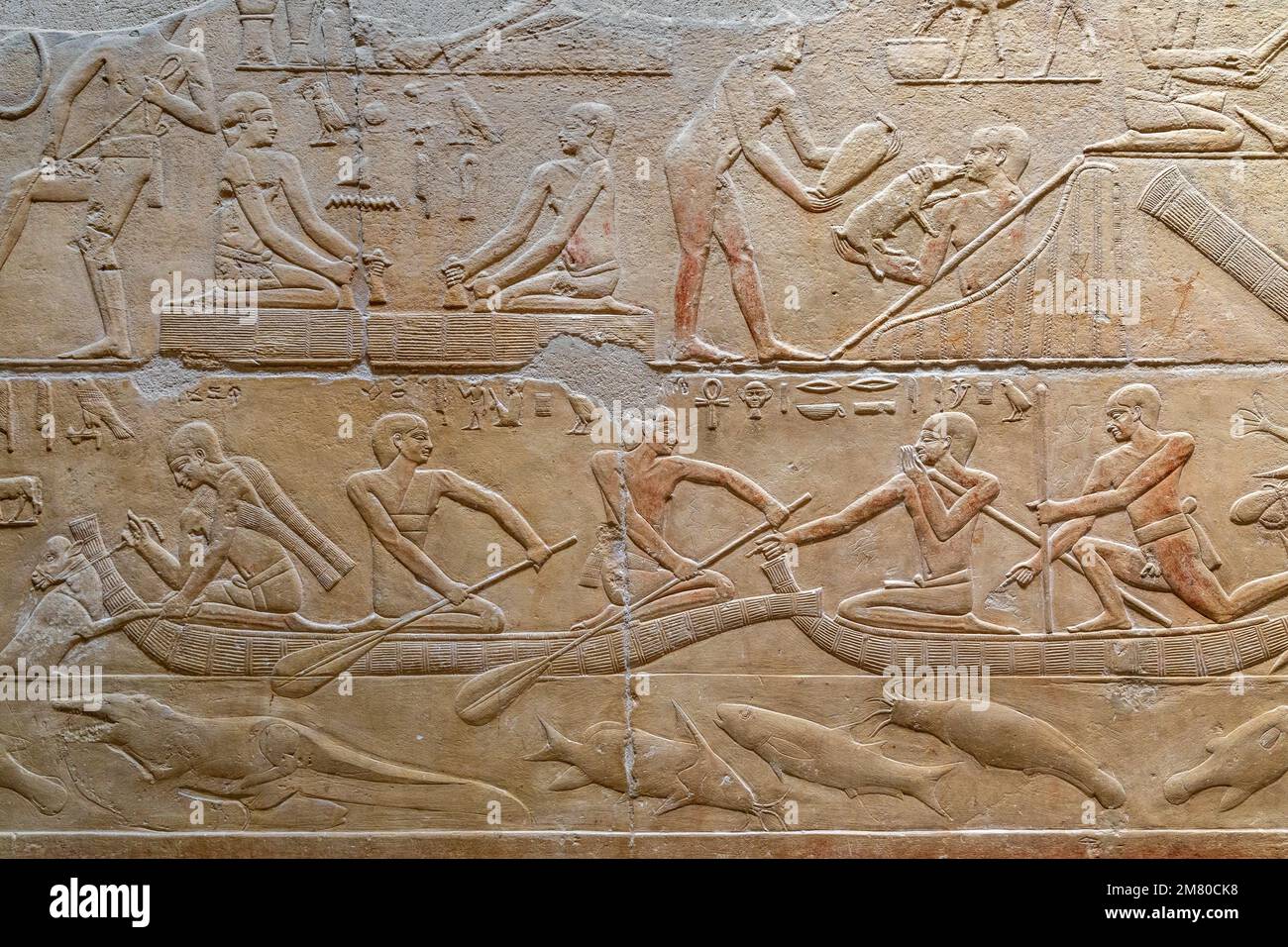 SCENE DI PESCA E DI AGRICOLTURA, BAS-RILIEVO NELLA MASTABA DI KAGEMNI, VIZIER DURANTE IL REGNO DEL RE TETI, NECROPOLI DI SAQQARA, REGIONE DI MEMPHIS, EX CAPITALE DELL'ANTICO EGITTO, IL CAIRO, EGITTO, AFRICA Foto Stock