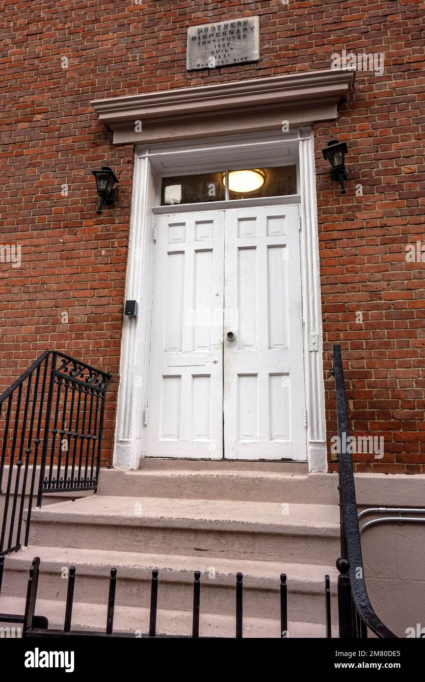 Northern Dispensary, una clinica medica gratuita fondata nel 1827 su Christopher Street e Waverly Place a Greenwich Village, New York City, NY, USA Foto Stock