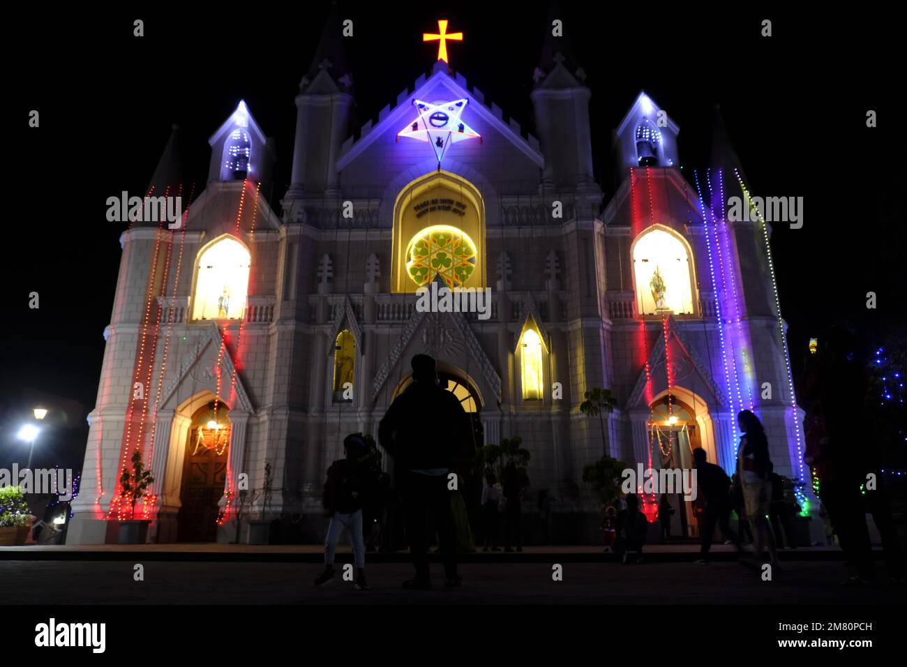 24 dicembre 2022, Chiesa di San Pietro nei giorni di natale a Pune Maharashtra, la Cattedrale di 160 anni è stata la colonna portante della comunità cattolica Foto Stock