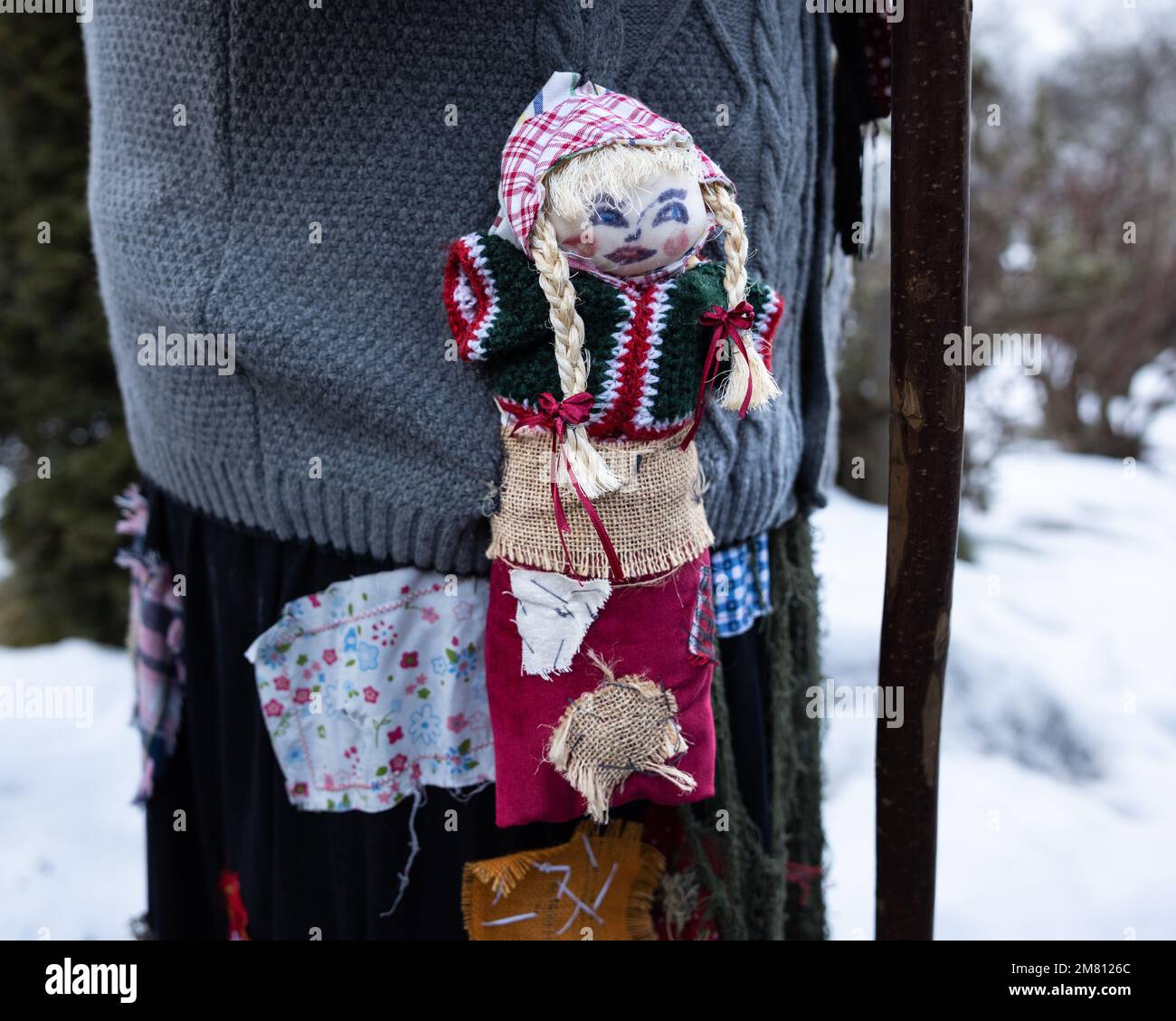 Bambola come dettaglio dell'immagine di una strega durante la processione annuale nella Valle austriaca di Gastein Foto Stock