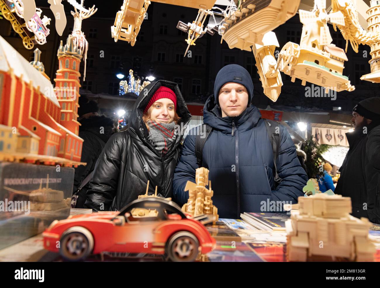 Cracovia Polonia Travel - calamite frigorifero in vendita per souvenir in  una bancarella nel mercato di Natale di Cracovia in inverno, Cracovia  Polonia Europa Foto stock - Alamy