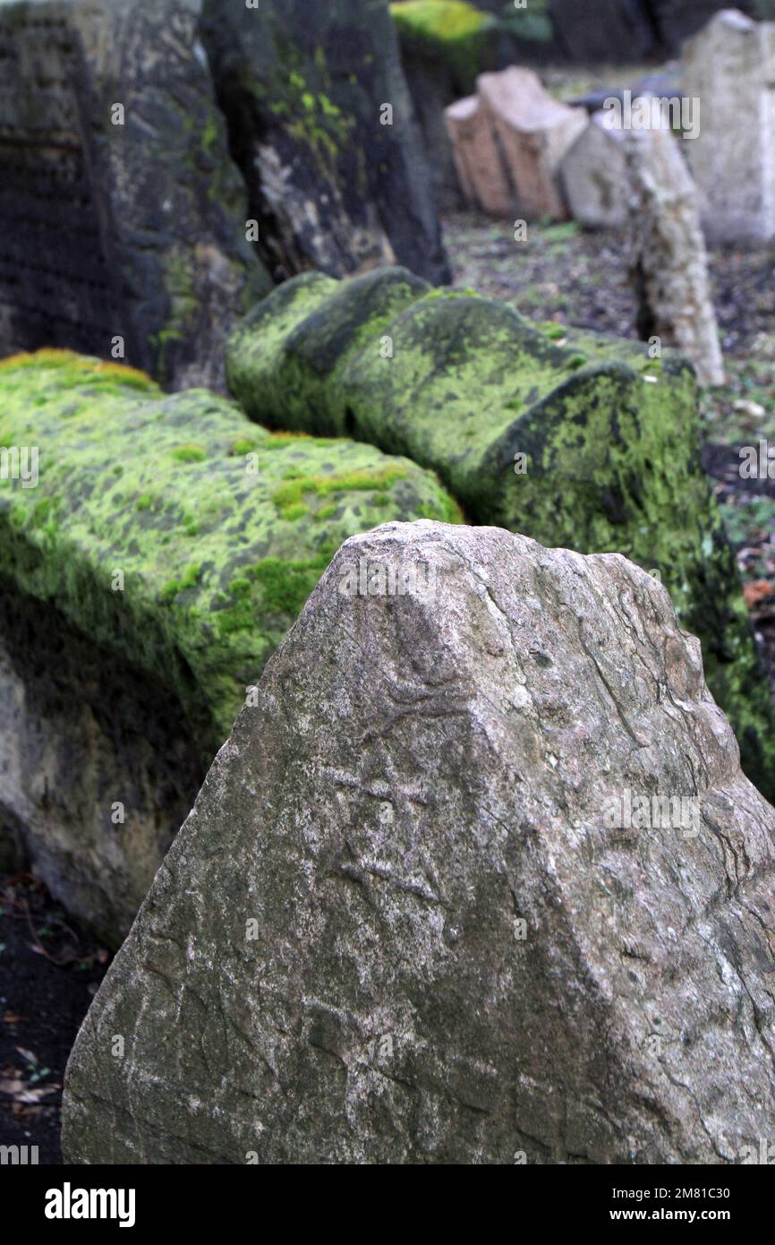 Pierre tombale de David Gans. Stèle. Etoile de David. Cimetière Juif. Praga. Tchèquie. Europa. Foto Stock