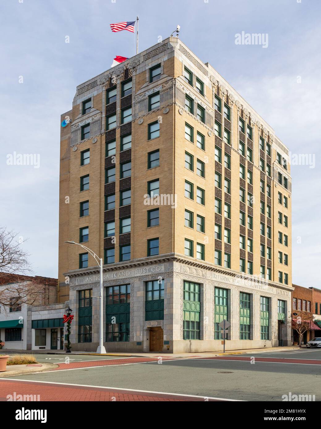 BURLINGTON, NC, USA-2 GEN 2023: The Atlantic Bank and Trust Building, un edificio Art Deco a 1929 nove piani. Foto Stock