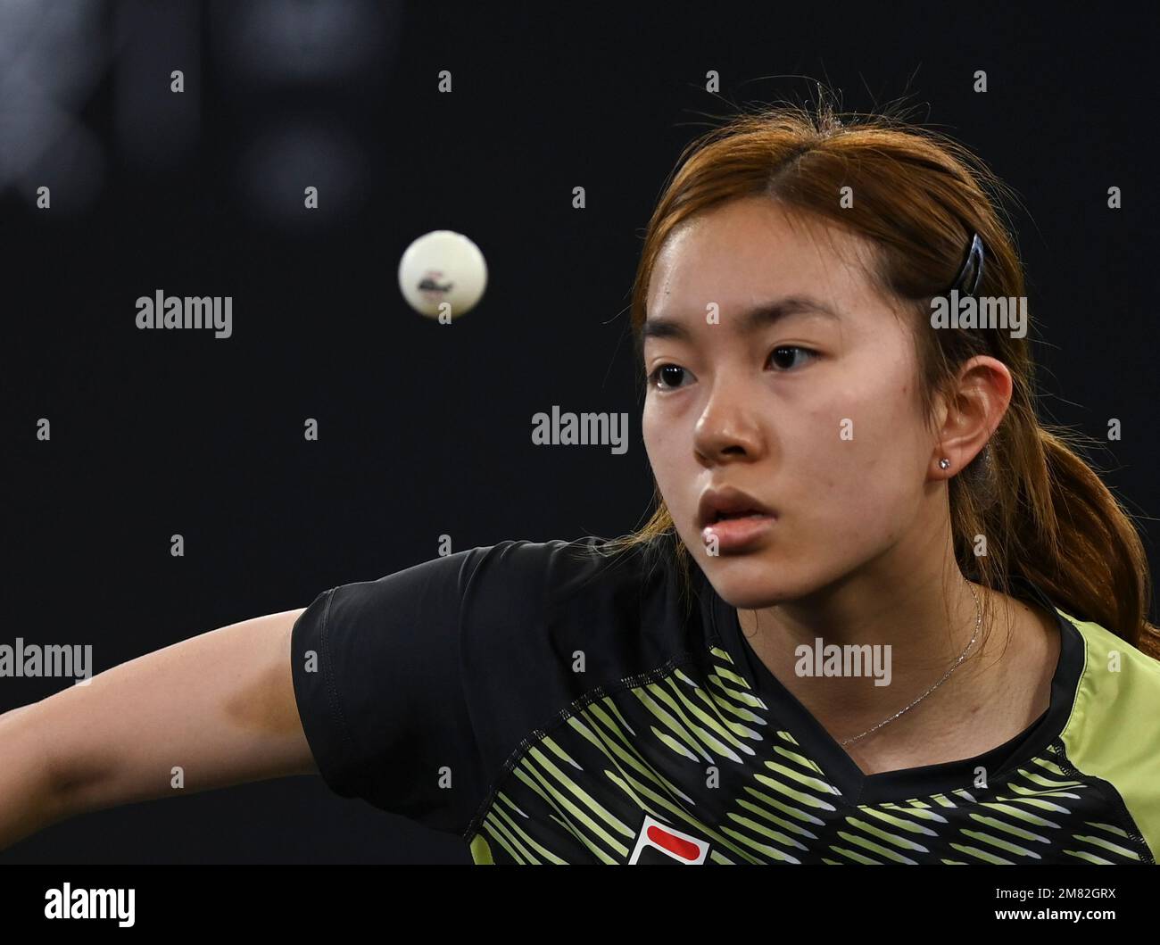 Doha, Qatar. 11th Jan, 2023. Ng Wing Lam di Hong Kong della Cina serve  durante la partita femminile di single position 17-24 contro Suh Hyowon  della Corea del Sud al World Table