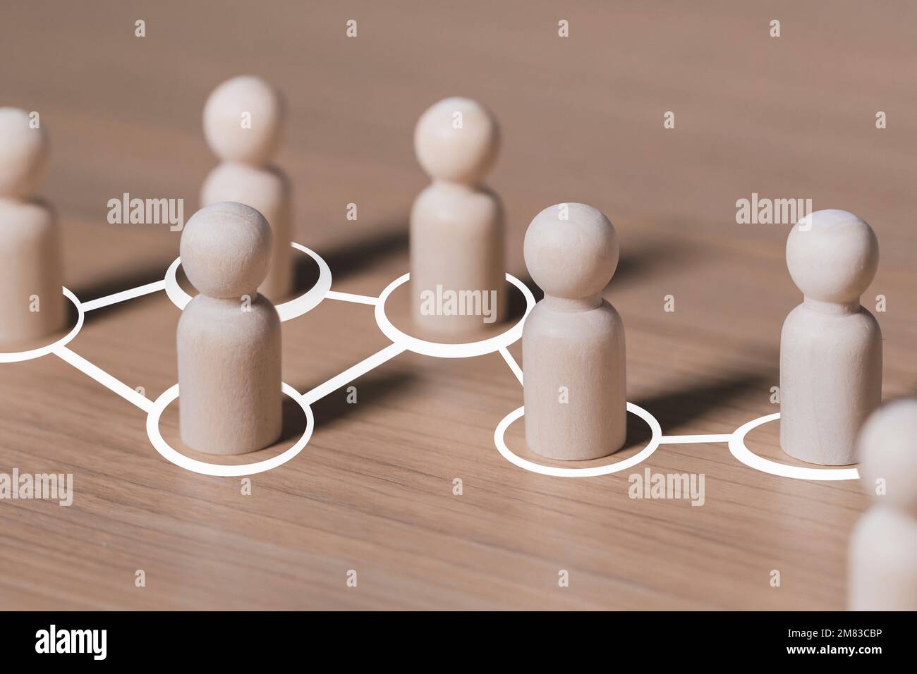 Social connections by white lines with people figurines , Call for cooperation creare una nuova squadra e contatti d'azione nella società Foto Stock