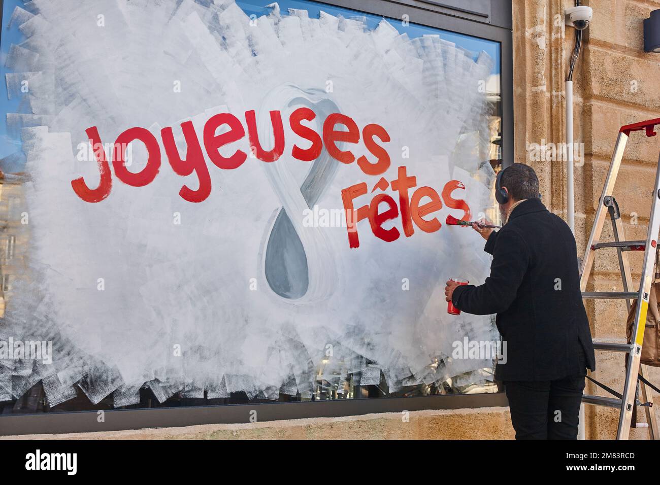 Dipinto di buon natale sulla facciata di un edificio in lingua francese Foto Stock