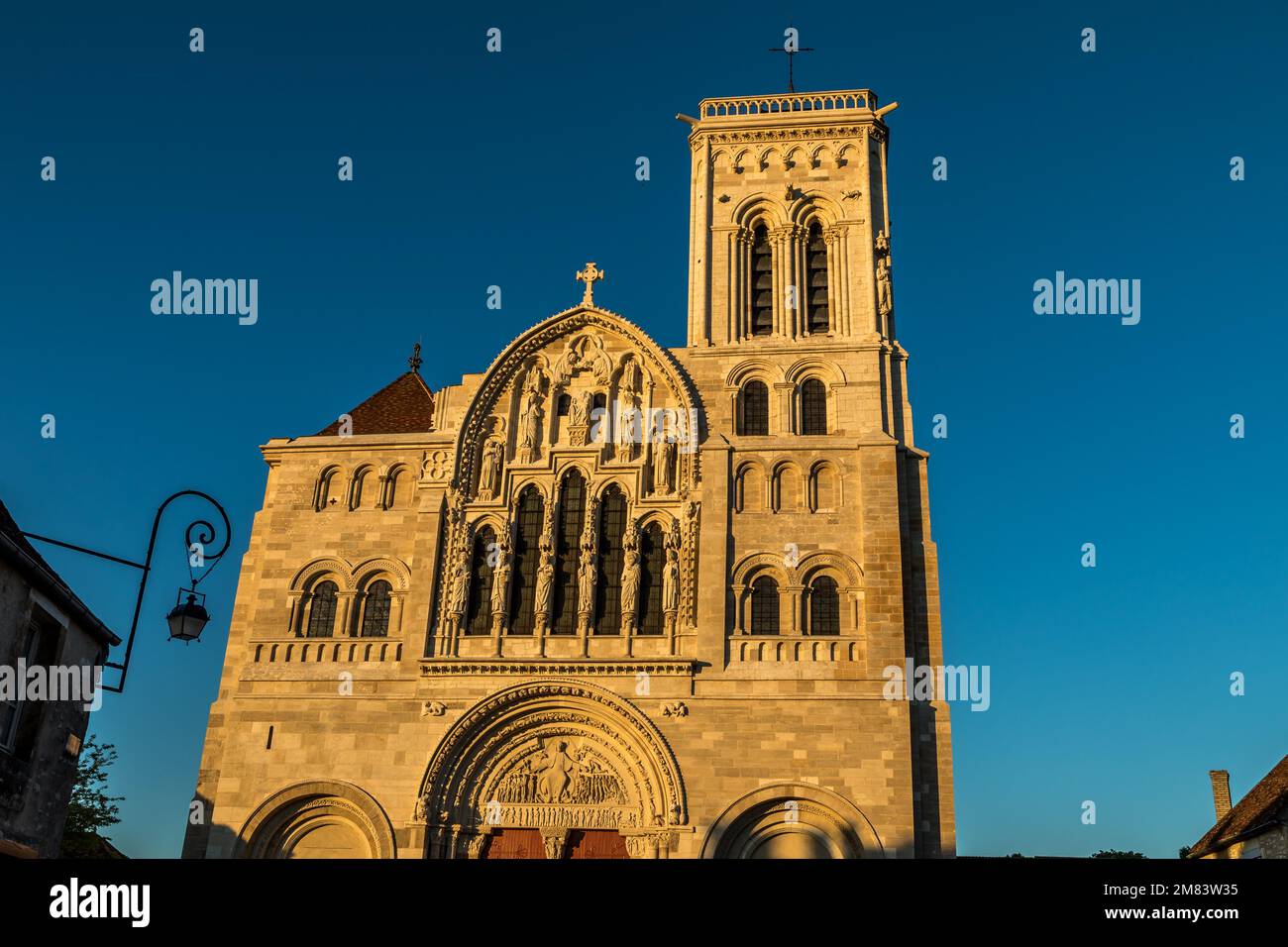 BASILICA DI SANTA MARIA MADDALENA, VEZELAY, (89) YONNE, BOURGUNDY, FRANCIA Foto Stock