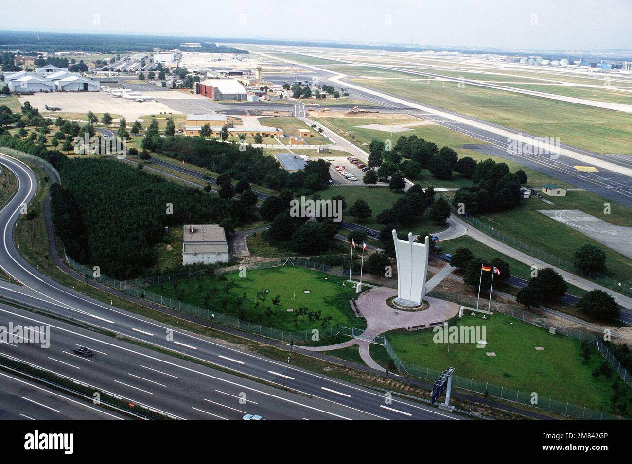 Una vista aerea del Memoriale dell'Airlift di Berlino. Base: Rhein-Main Air base Paese: Deutschland / Germania (DEU) Foto Stock