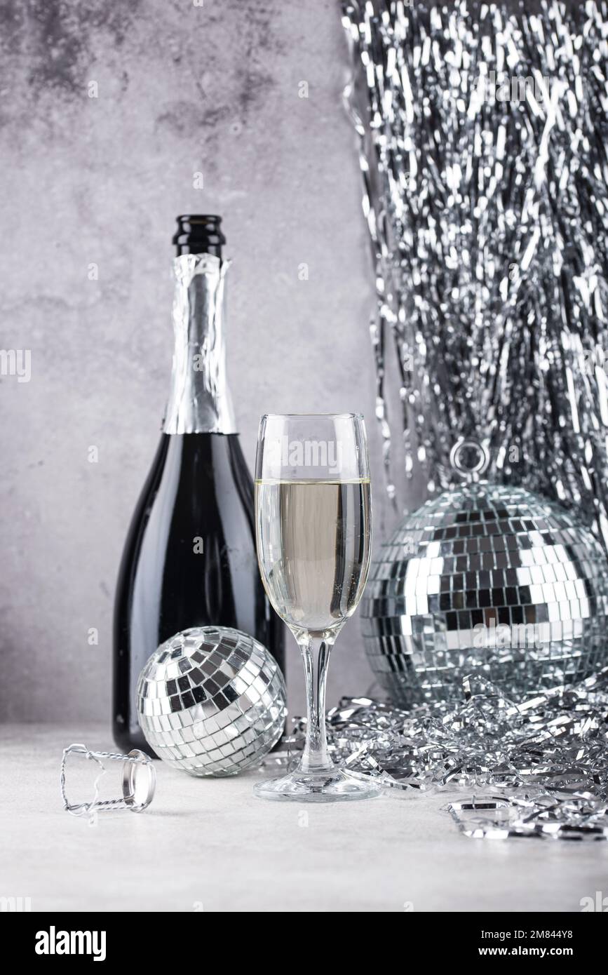 Bicchiere di champagne con discoteca. Foto Stock