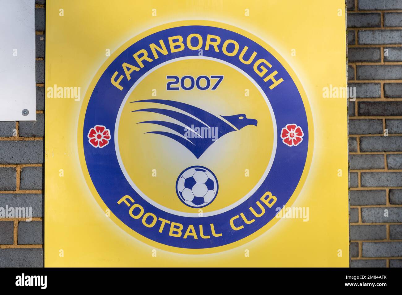 Logo Farnborough Football Club, Cherrywood Road, Farnborough, Hampshire, Inghilterra, REGNO UNITO Foto Stock