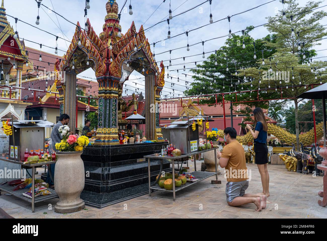 Kuala Lumpur - Dicembre 2022 - Wat Chetawan, un tempio thailandese costruito da Thais che vivono Foto Stock