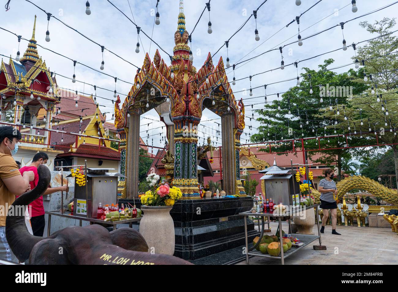 Kuala Lumpur - Dicembre 2022 - Wat Chetawan, un tempio thailandese costruito da Thais che vivono Foto Stock