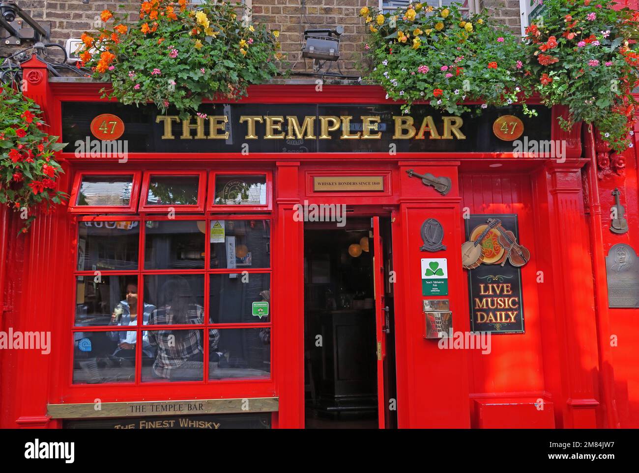 The Temple Bar, Dublin, Est 1840, 47-48 Temple Bar, Dublin 2, D02 N725, Eire, Irlanda Foto Stock