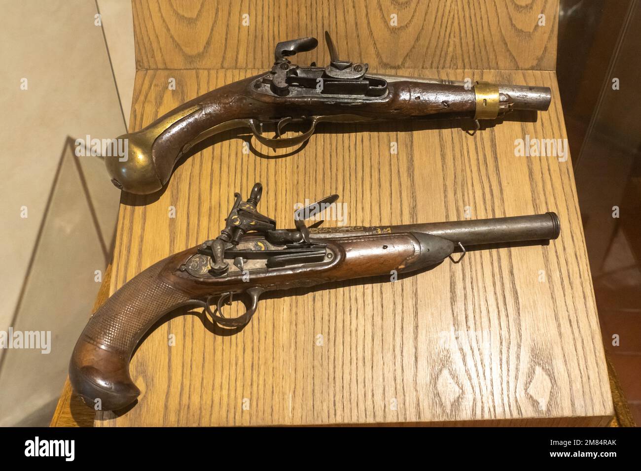 Pistole flintlock dell'epoca della Guerra d'Indipendenza dalla Spagna nel Museo delle culture Oaxacan di Oaxaca, Messico. Foto Stock