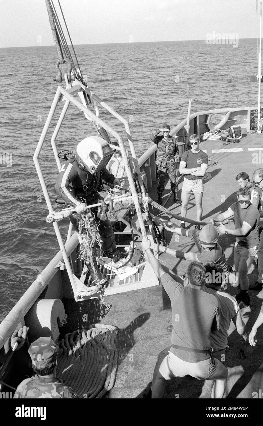 DN-SN-86-06871. Base: USS Preserver (ARS 8) Nazione: Oceano Atlantico (AOC) Foto Stock