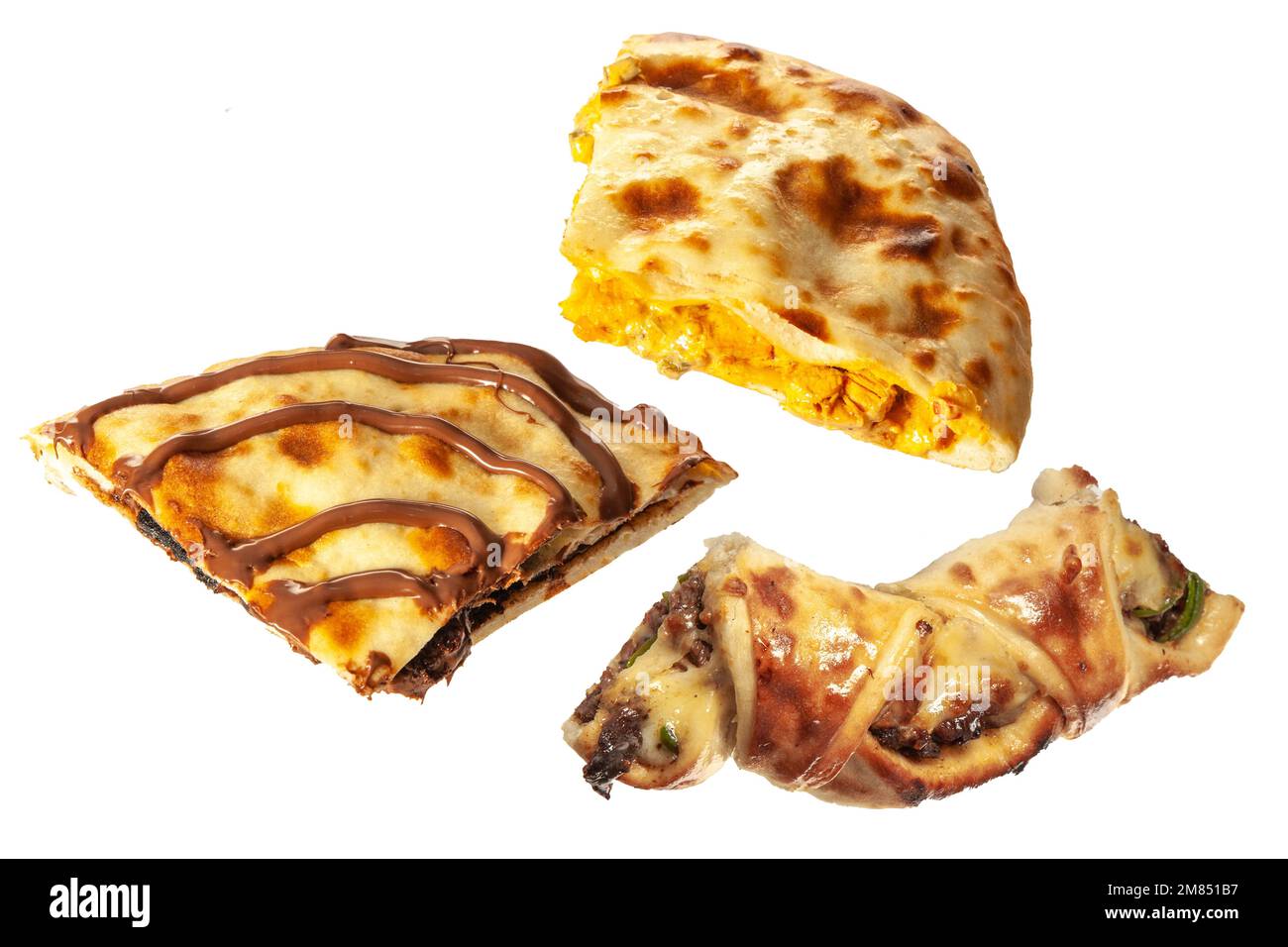 Tre diversi tipi di pane naan aromatizzato isolato su sfondo bianco Foto Stock