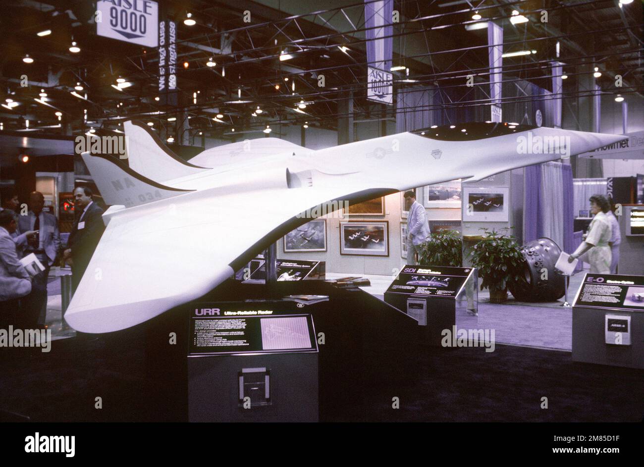 Un modello di velivolo da caccia furtivo in mostra nel Las Vegas Convention Center durante il "raduno delle aquile" dell'Air Force Association, una convenzione che commemora i risultati spettacolari nello sviluppo aerospaziale del mondo libero. Base: Las Vegas Stato: Nevada (NV) Paese: Stati Uniti d'America (USA) Foto Stock