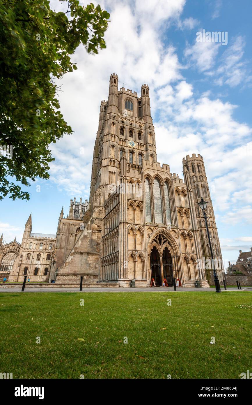 Cattedrale di Ely, Cambridgeshire, Regno Unito, la cattedrale medievale nella città angliana orientale di Ely, Inghilterra, conosciuta anche come la nave delle Fens. Foto Stock