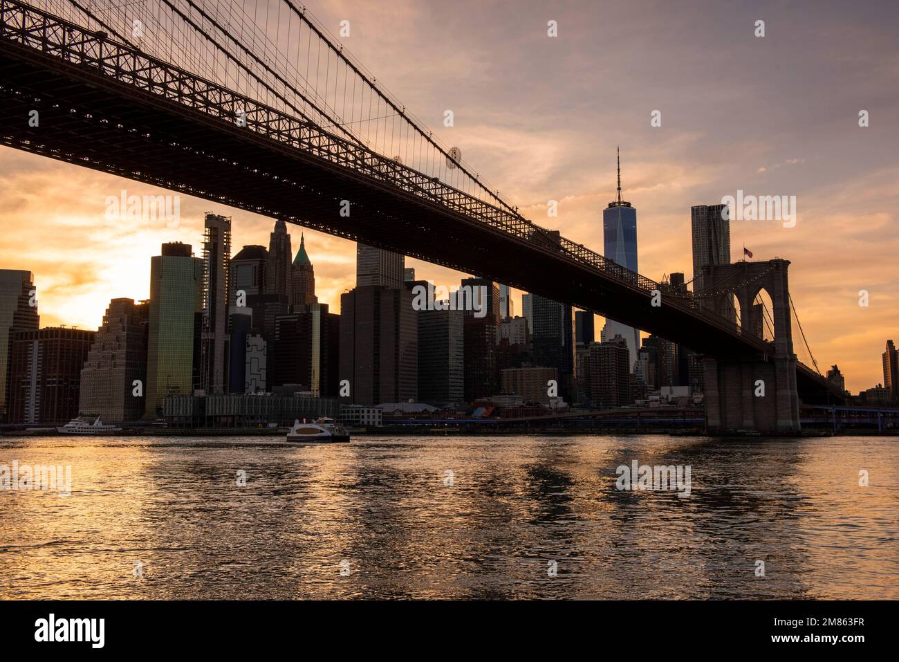 Tramonto su Manhattan, catturato da DUMBO a Brooklyn New York USA Foto Stock