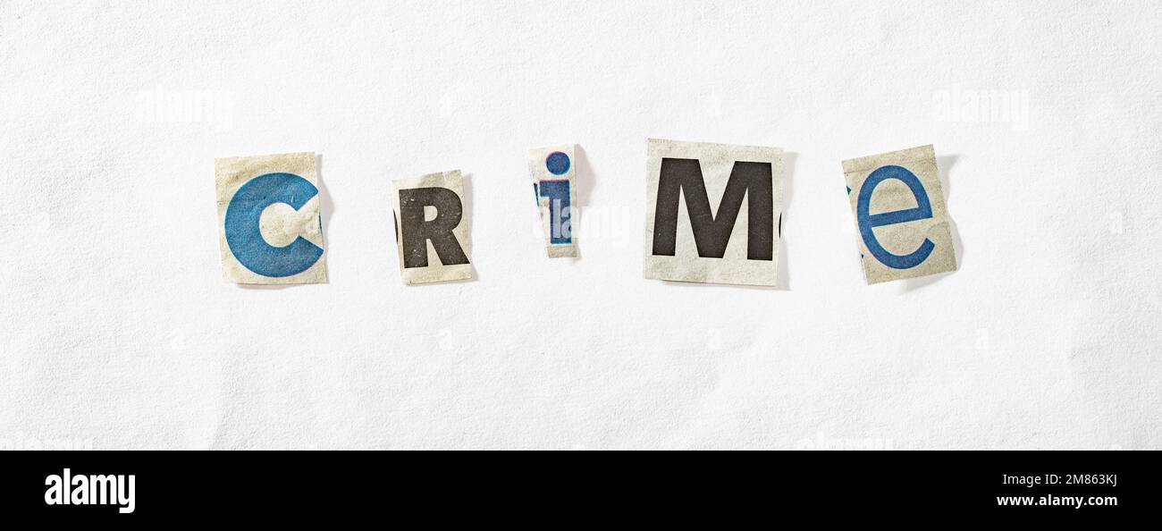 Crimine di parola generato usando le lettere tagliate fuori dei giornali. Concetto di corruzione, frode finanziaria e altri reati Foto Stock