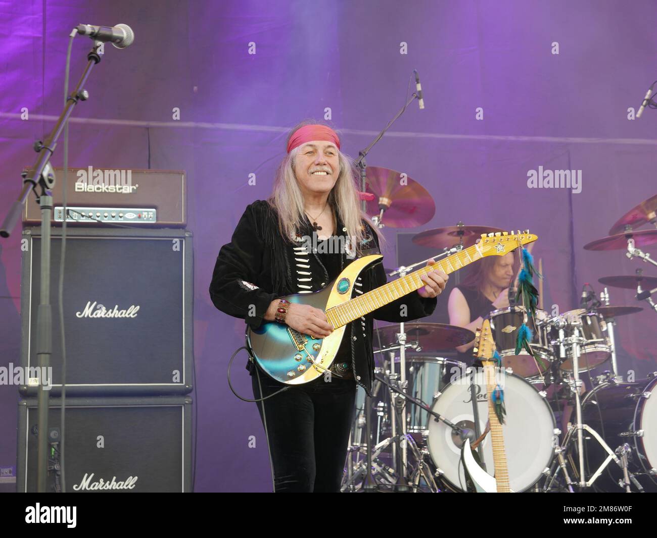 L'ex chitarrista Scorpions Uli Jon Roth vive sul palco con la sua rock band al Rockhard-Festival Gelsenkirchen, 2018. Foto Stock