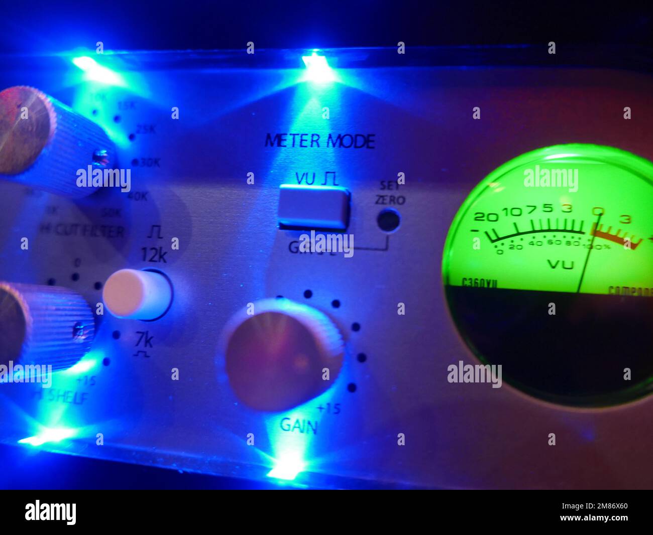 Unità di registrazione audio / compressore da 19 pollici con misuratore. Foto Stock