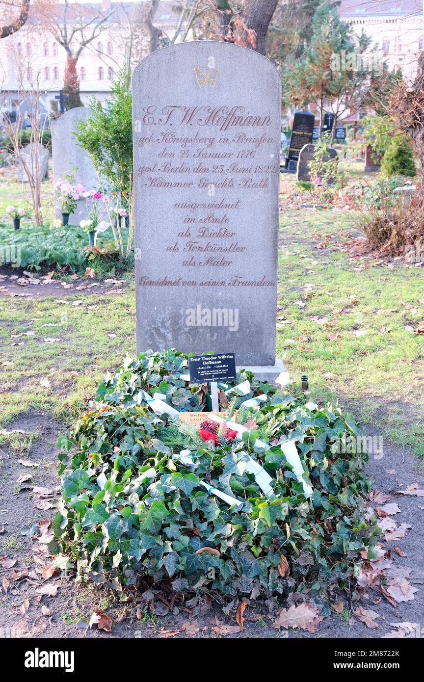 Berlino, Germania, 27 dicembre 2022, tomba dello scrittore e compositore tedesco E.T.A. Hoffmann Foto Stock