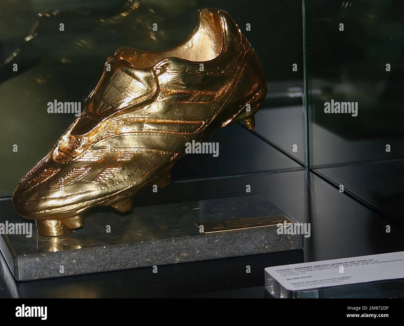 La prima scarpa europea d'oro di Lionel messi da per la stagione 2009-2010 il miglior giocatore di calcio in campionato europeo di calcio Foto Stock