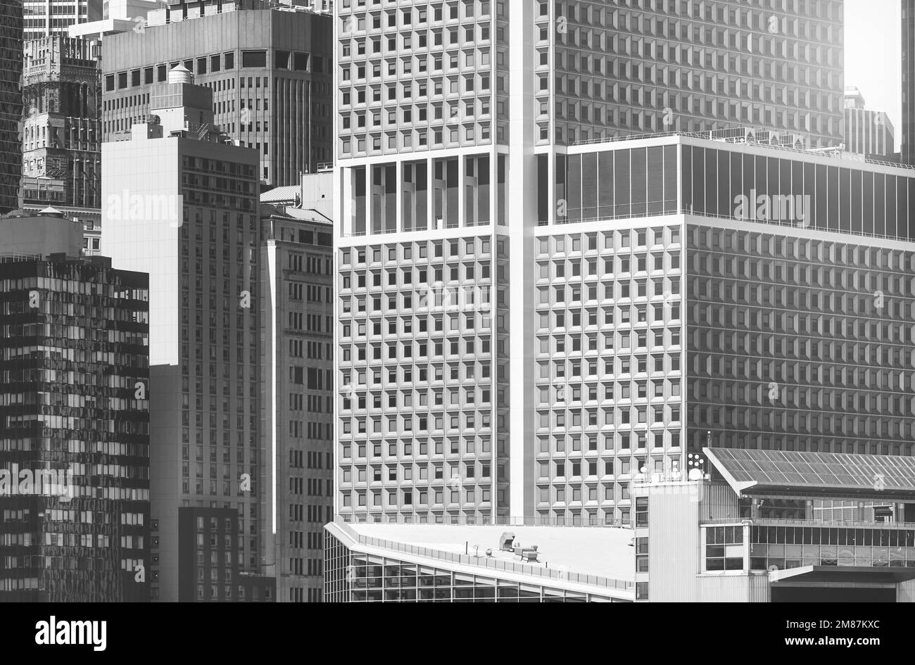 Foto monocromatica della variegata architettura di Manhattan, New York City, USA. Foto Stock