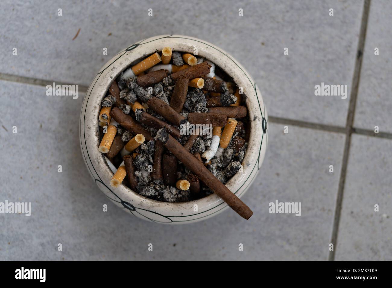 Dipendenza da nicotina Foto Stock
