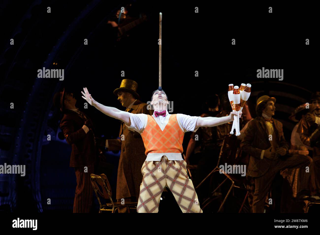 Un performer durante una prova di vestiario per la produzione Cirque du Soleil di Kurios: Gabinetto di Curiosità alla Royal Albert Hall, Londra. Data immagine: Giovedì 12 gennaio 2023. Foto Stock